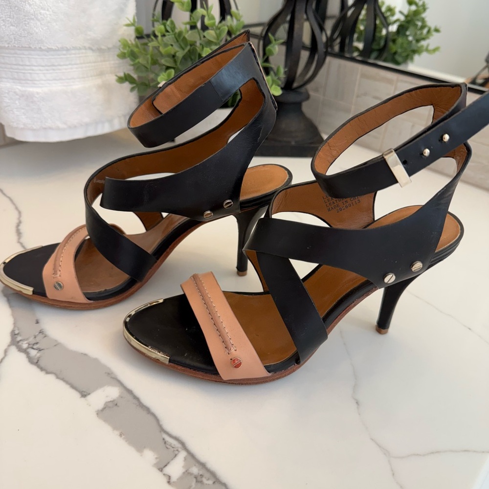 Rachel Roy Elegant Black and Nude with gold accent Heels
